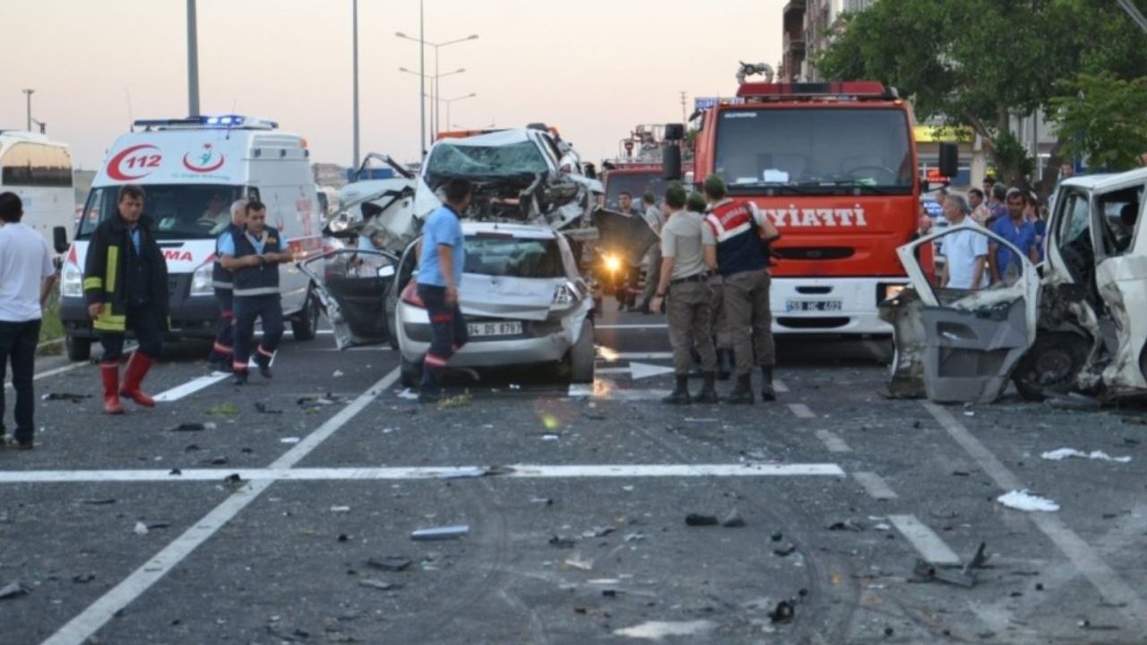 Ankara-Kırıkkale kara yolunda 10 araç birbirine girdi: 1 ölü, 11 yaralı!