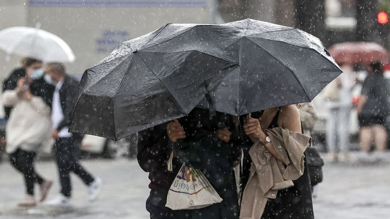 Türkiye'de yağışlar başlıyor: 17 ile uyarı yağdı